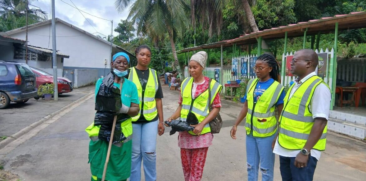 565168901_853068560378135_5720917726417772649_n